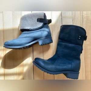 UGG winter boot, barely worn! Black suede with white fur on inside, 8.5